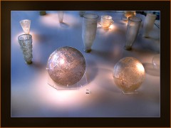 Gläser und Teller Gläser und Teller