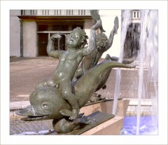 Delphin-Brunnen Delphin-Brunnen