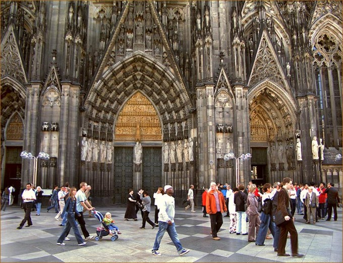 Der Haupteingang zum Dom