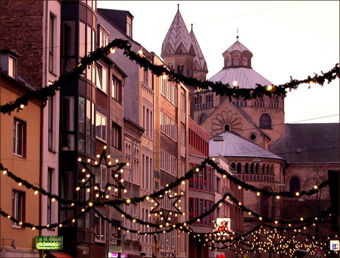 Weihnachtliche Lichtergirlanden