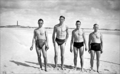Männer am Strand, 1936