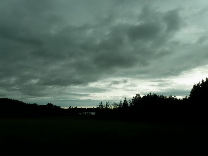 Regenwolken über dem See