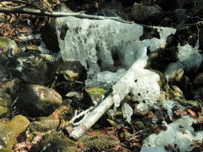 Reste von Eisgebilden