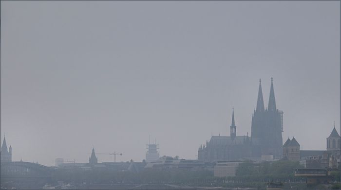 Kölner Dom im Morgennebel