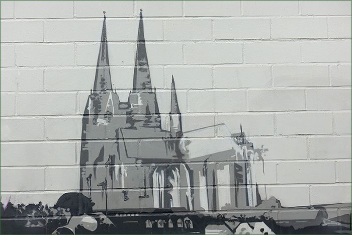 Graffiti des Kölner Doms an einer Mauer