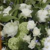 weiße Blumen der Trauer