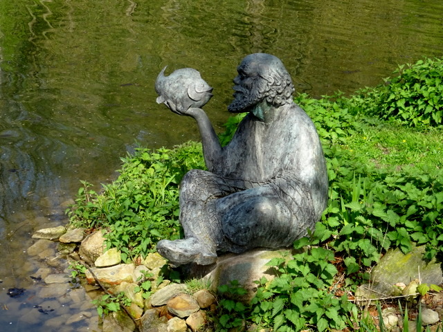 Skulptur aus dem Märchen:"Der Fischer Un Sin Fru"
