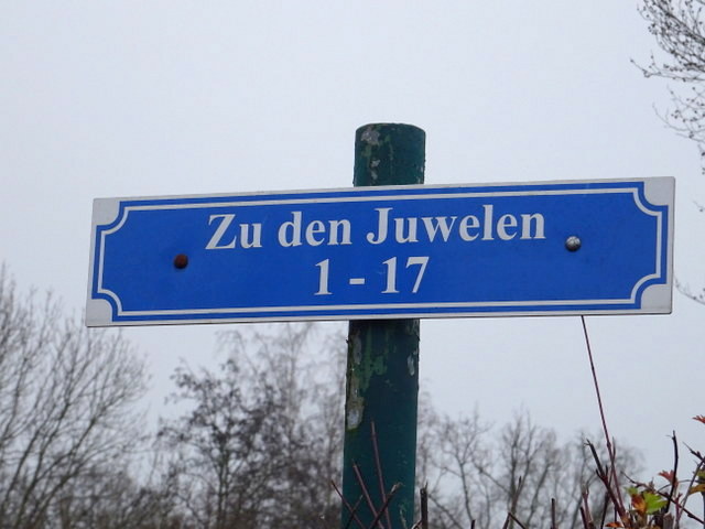 Zu den Juwelen