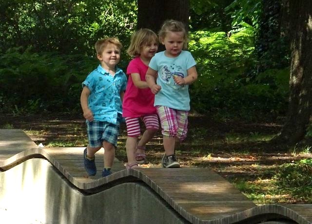 Spielende Kinder