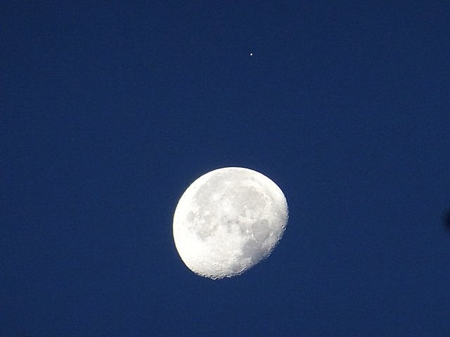 Mond mit Stern gestern mogen 6:45 Uhr
