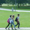 Schulkinder im Park