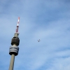 Fernsehturm und Hubschrauber