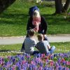Mutter fotografiert Kinder Mit Iphone