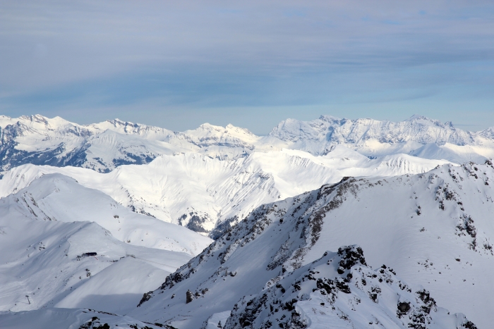 Jomo: Winterliche Bergwelt