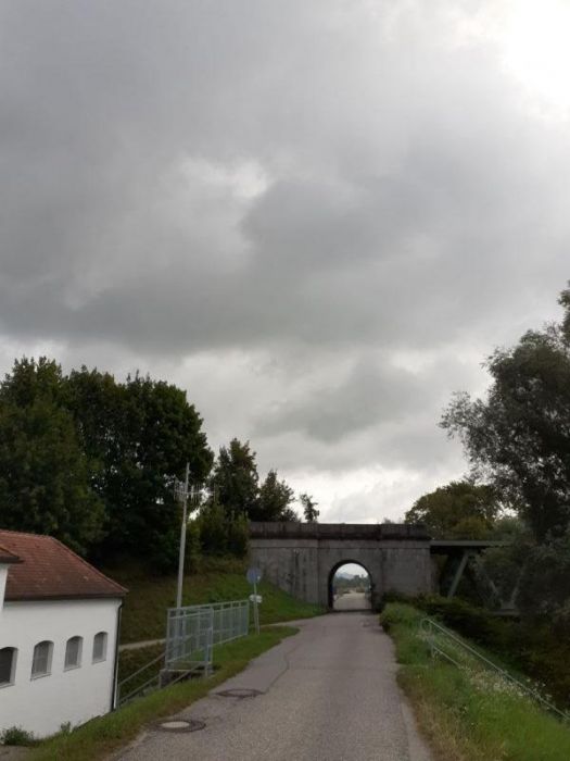 Geradeaus und dann links