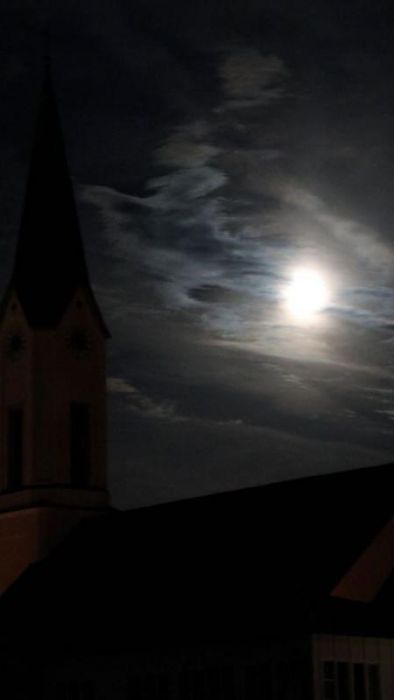 Das ist: Mond von gestern