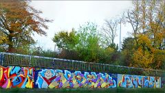 Mauer mit Grafitties Mauer mit Grafitties