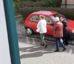 3 frauen in einem boot