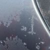 Eiskristalle auf dem auto